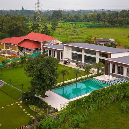 Natures Odyssey By Stayvista - Amidst Lush Greenery With Outdoor Pool And Indoor Activities Chinchavli Exterior photo